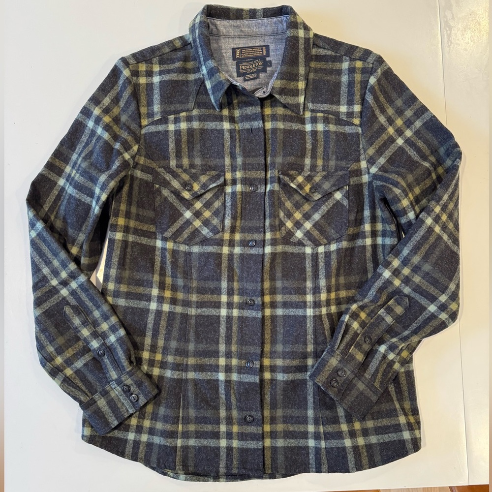 Pendleton Women's Green Plaid 100% Virgin Wool Button Up Size L 8/10